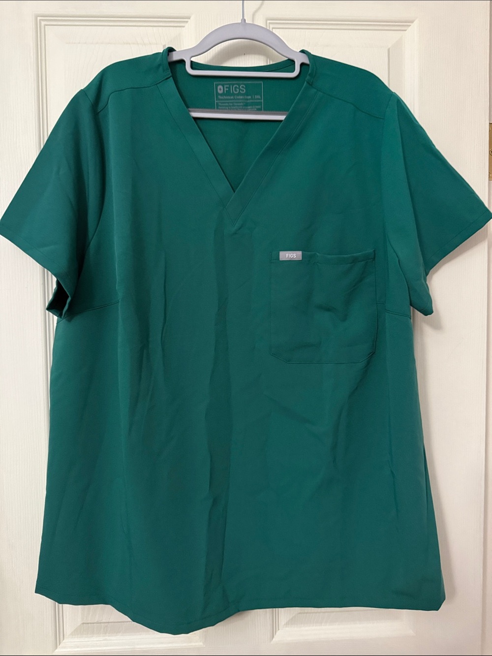 NWOT Women’s Catarina Figs One Pocket Scrub Top Green
